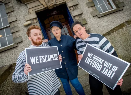 cropped-courthouse Guard with two prisoners outside the old courthouse