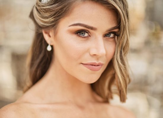 6S2A2624 Patrick bride looking into the camera